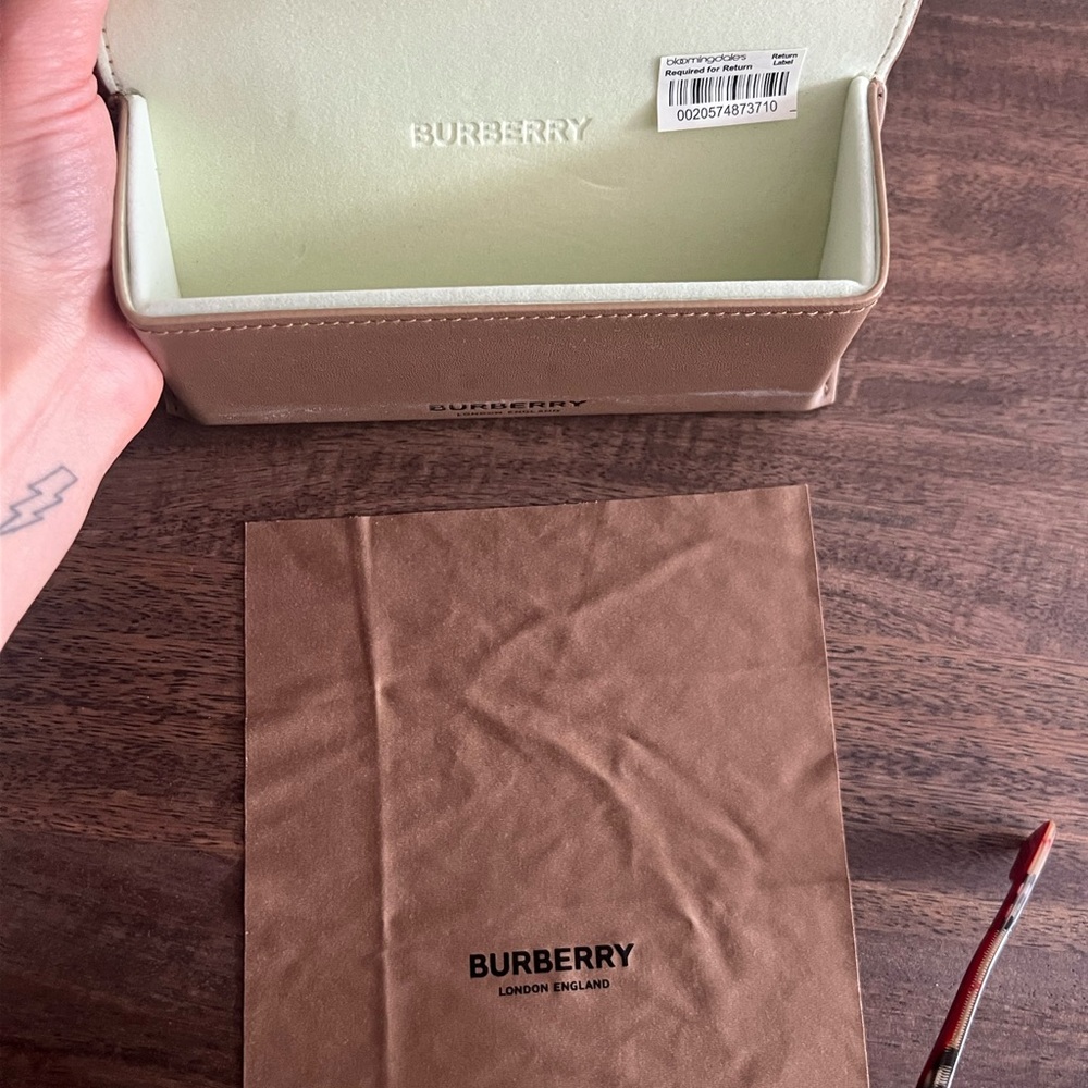 Burberry Sunglasses - classic plaid, brand new! - Picture 5 of 5